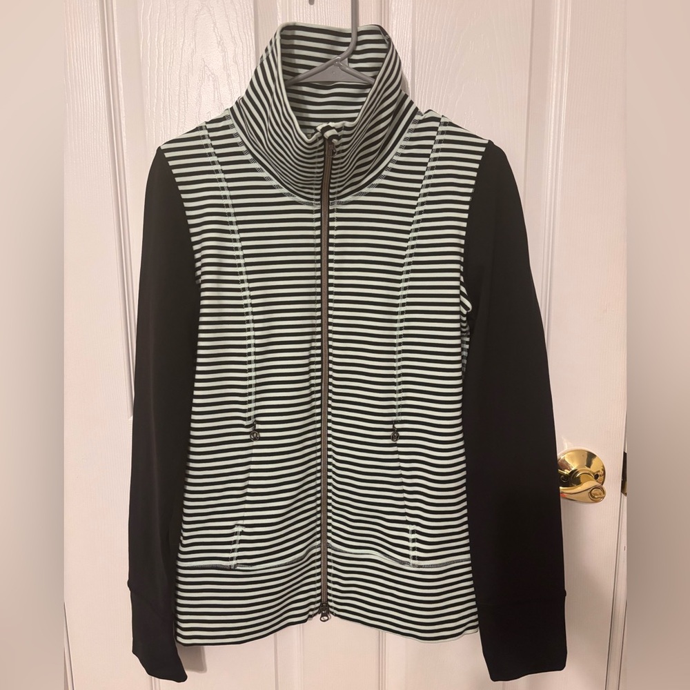 Lululemon Daily Yoga Jacket size 6